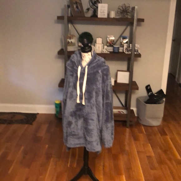 xenana Outfitters Tops - Heavy fleece pullover blue large Very warm